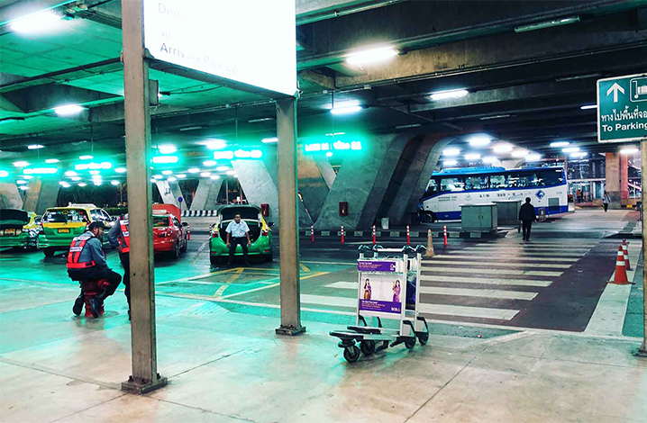 曼谷机场出租车站台