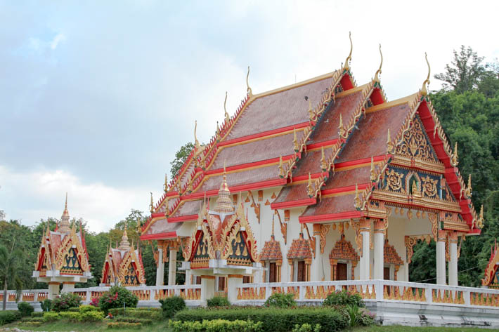 游览安帕瓦Wat Amphawan Chetiyaram寺