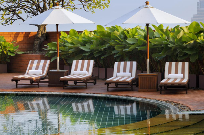 曼谷的莲花大酒店游泳池