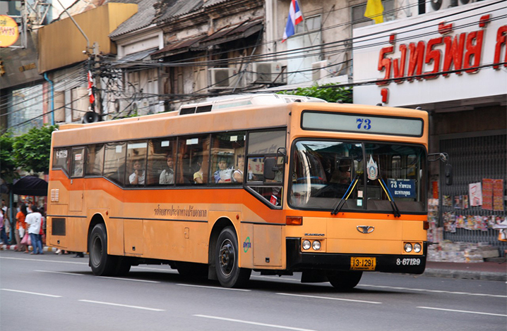 曼谷的公交车