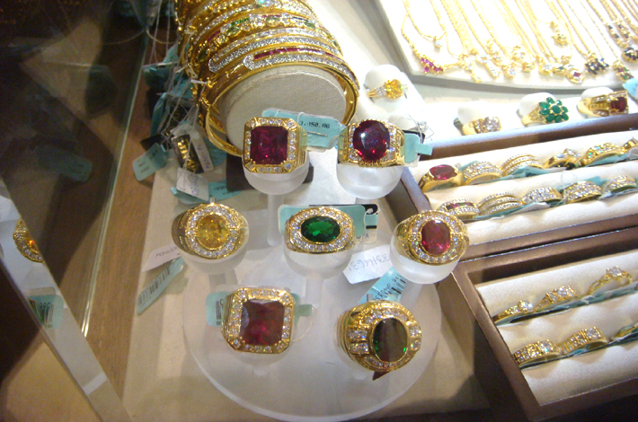 曼谷皇家珠宝中心的各类珠宝