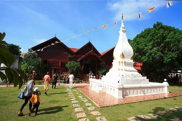 蓬猜寺（Wat Phon Chai）