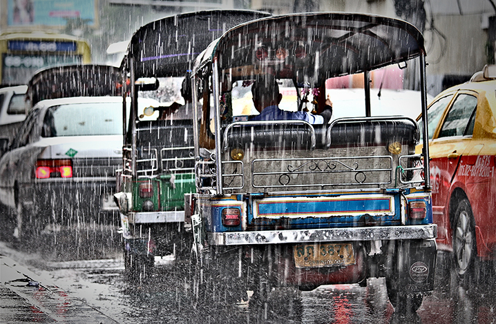 曼谷下雨