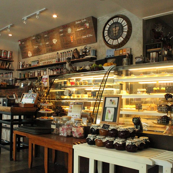 24 Owls Cafe & Bistro咖啡店，曼谷的夜猫子咖啡店