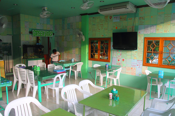 苏梅岛绿鸟餐厅的内景