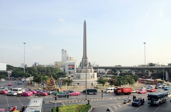 曼谷胜利纪念碑桥下