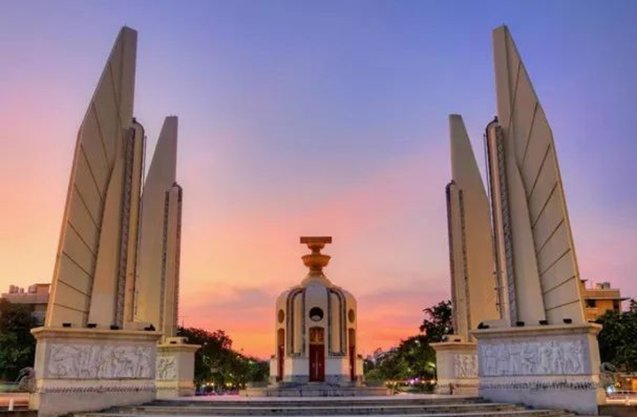 曼谷老城标片区指南民主纪念碑