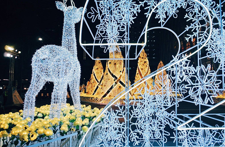 那空帕农府圣诞节灯光游行会泰国圣诞节