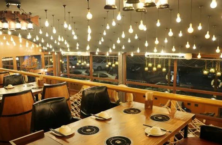 曼谷餐厅RCA夜店海鲜火锅 海盗元素的店内装潢