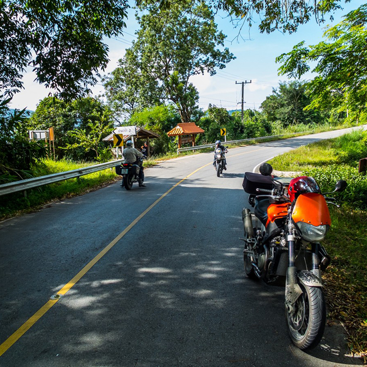 在泰国骑摩托车有多爽？那得你知道在泰国如何租摩托车