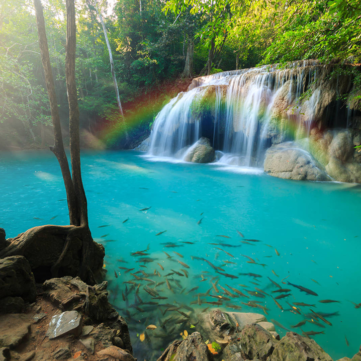 北碧府爱侣湾瀑布（Erawan Waterfall），绝美的彩色七层瀑布