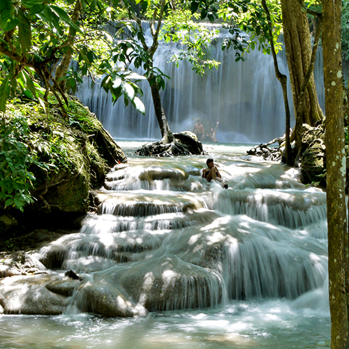 北碧府爱侣湾瀑布（Erawan Waterfall）