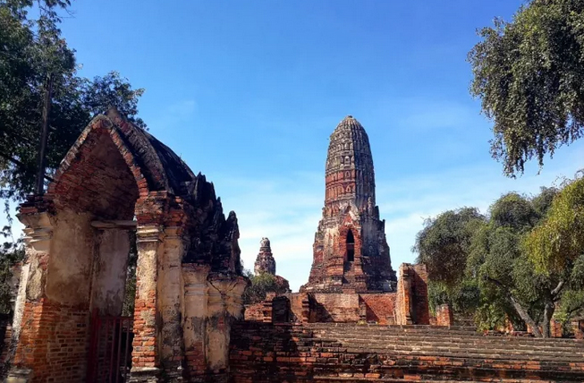 菩斯里善佩寺（Wat Phra Si Sanphet）
