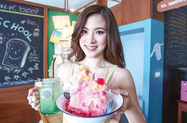 泰国明星副业 Baifern — — Nom Prajum Chun甜品店