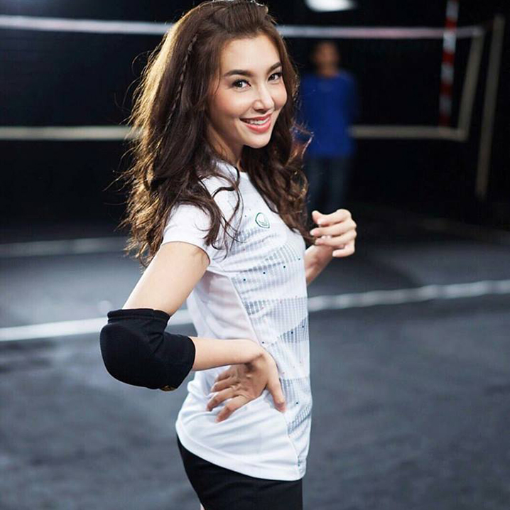 跟泰国女星一起学习健身房的时尚穿搭