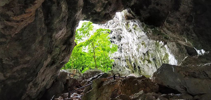 Phraya Nakhon Cave溶洞，国王拉玛五世在这里修了一座宫殿