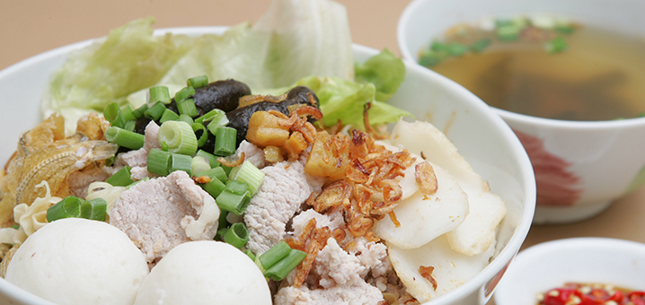 曼谷朱拉隆功大學旁的美食，Longleng魚肉丸子粉店
