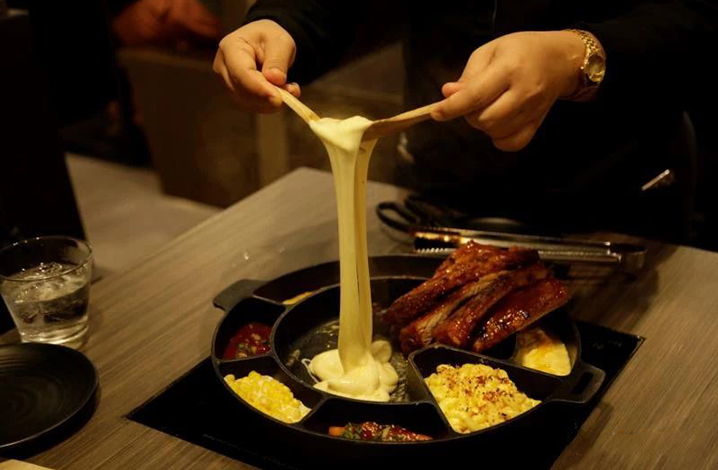 曼谷的韩国芝士排骨James Cheese餐厅