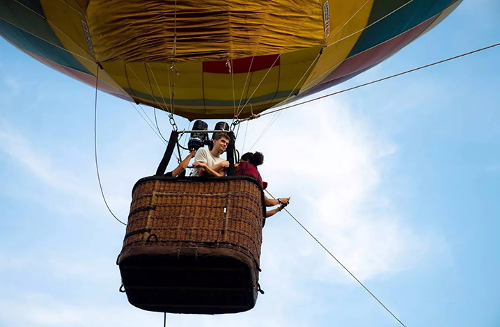 泰国热气球攻略,在泰国乘坐热气球俯瞰大地的体验