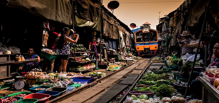 泰国美功铁道市场之逛市场躲火车