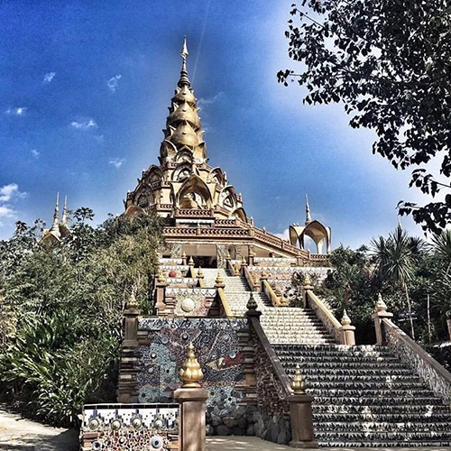 泰國最美坐佛寺Wat Pha Sorn Kaew，碧差汶府玻璃懸崖邊的寺廟