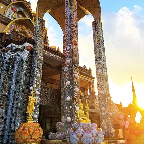 泰國最美坐佛寺Wat Pha Sorn Kaew，碧差汶府玻璃懸崖邊的寺廟