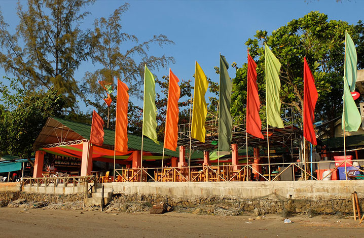 Luna Beach Bar