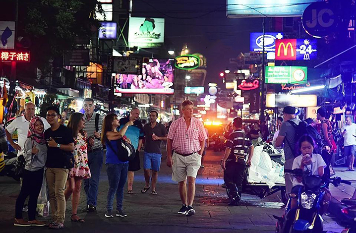 在曼谷热热闹闹逛市场