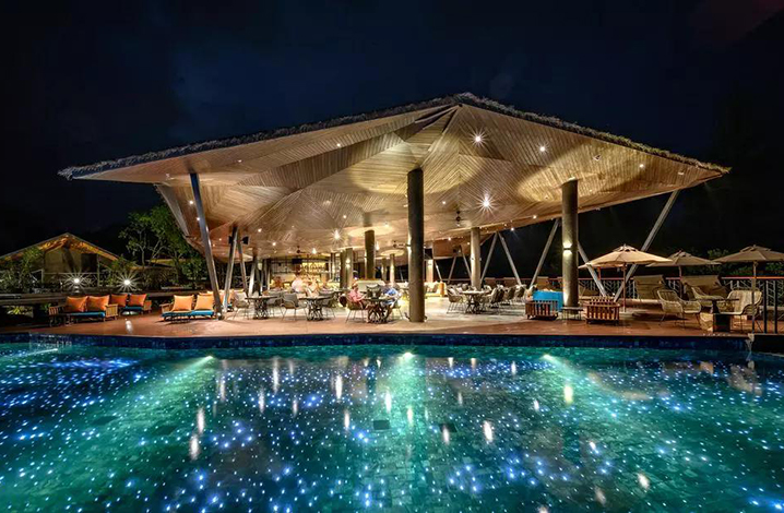 泡了这些泰国酒店的星空泳池，才知道以前去的都是水凼凼
