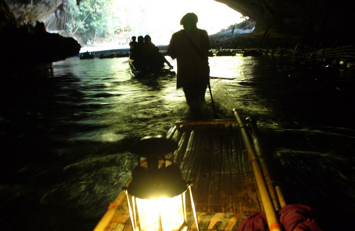 Nam Lod 洞穴