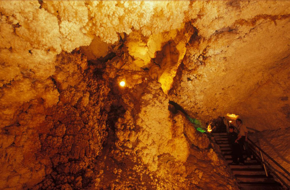 Kaew Komol洞穴
