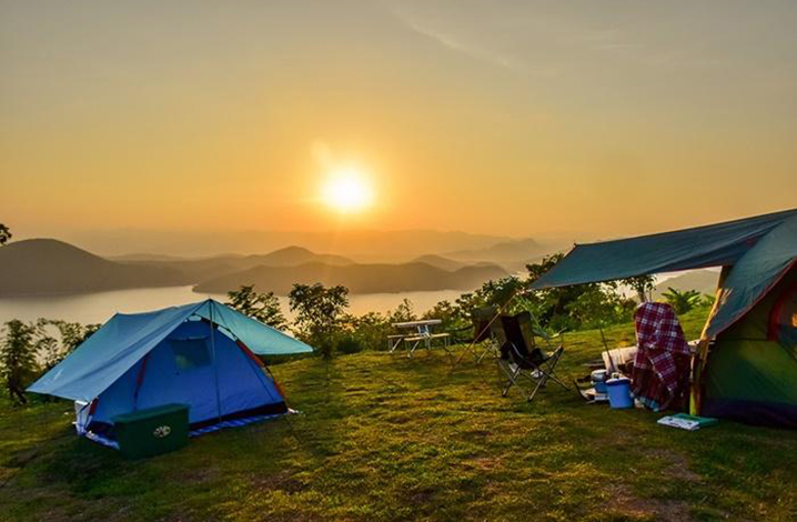 北碧府Srinakarin大壩最佳觀景臺，山上來露營吧！