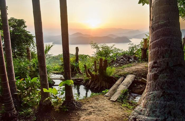 北碧府Srinakarin大壩最佳觀景臺，山上來露營吧！