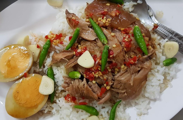 曼谷餐厅一碗猪脚饭，吃出幸福感