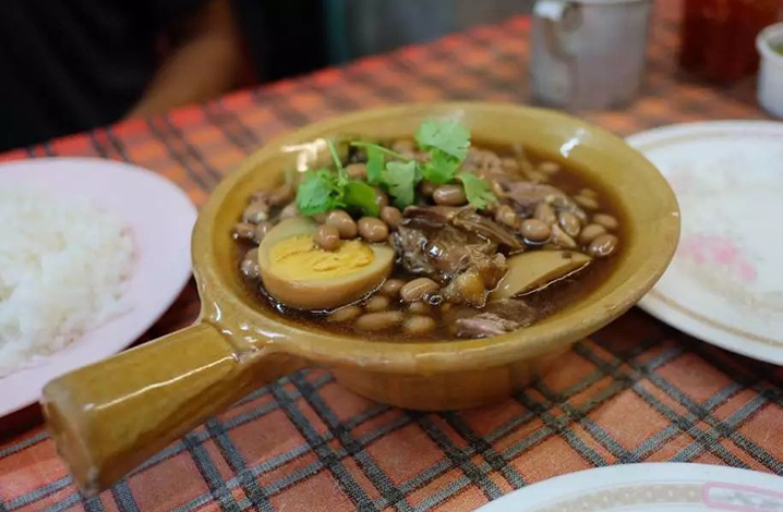 曼谷餐厅一碗猪脚饭，吃出幸福感