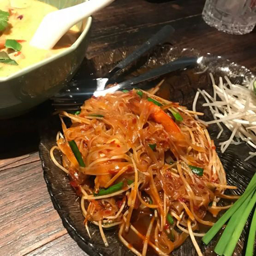 曼谷米其林推荐餐厅SUPANNIGA EATING ROOM，超欢迎的正宗泰式菜