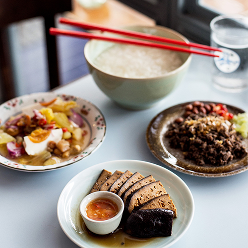 曼谷Lon Lon Local Diner餐厅，米粥加配菜一种别致味道