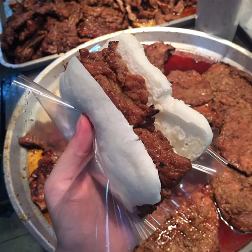 曼谷炸烤美食店，一份热量爆炸的食单