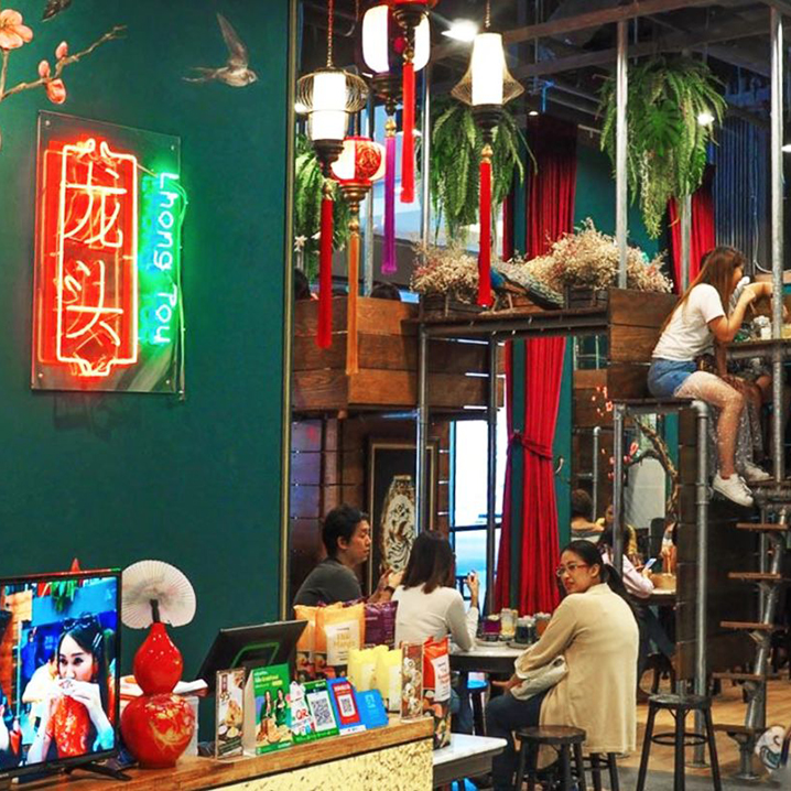 在別人頭上用餐的曼谷龍頭咖啡館Lhong Tou Cafe