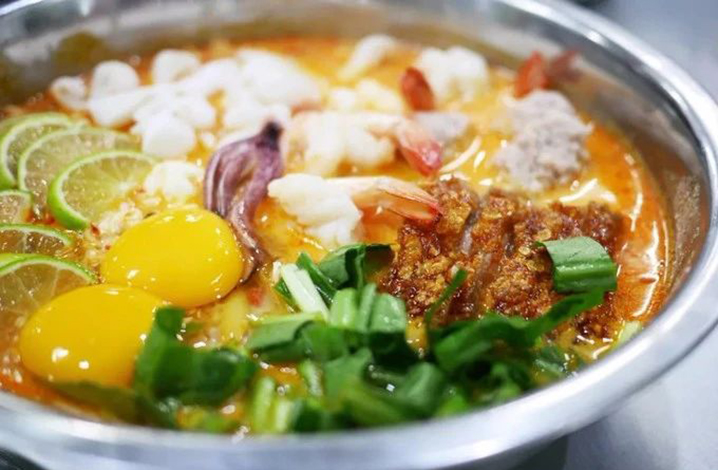 曼谷朱拉小巷美食之旅，一场泰国风味和日式料理的对决！