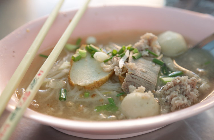 Ban Bueng pork noodle soup