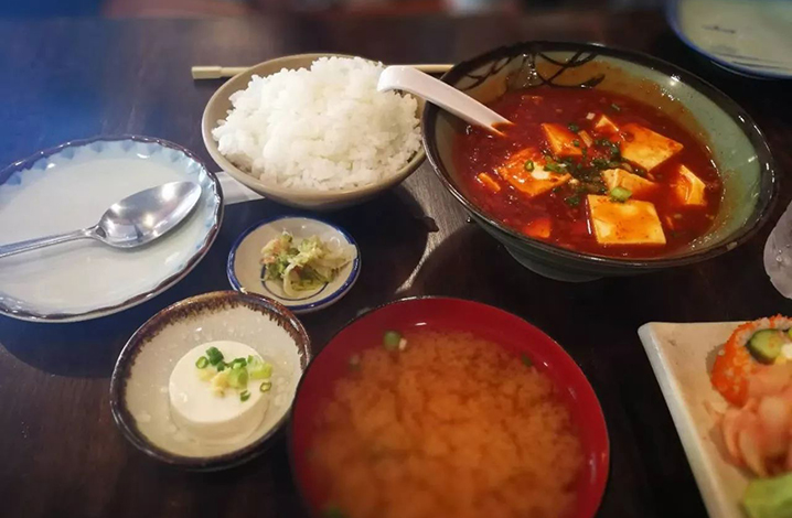 清迈长康路家族亭日本料理，纳豆饺子什么味儿你吃过吗？