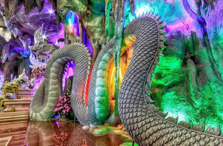 走进泰国东北部四色菊府，探索洞穴里的娜伽神
